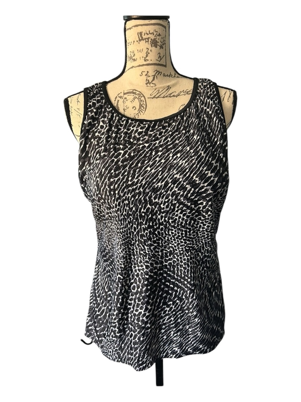 WOMEN'S SWIM TOP